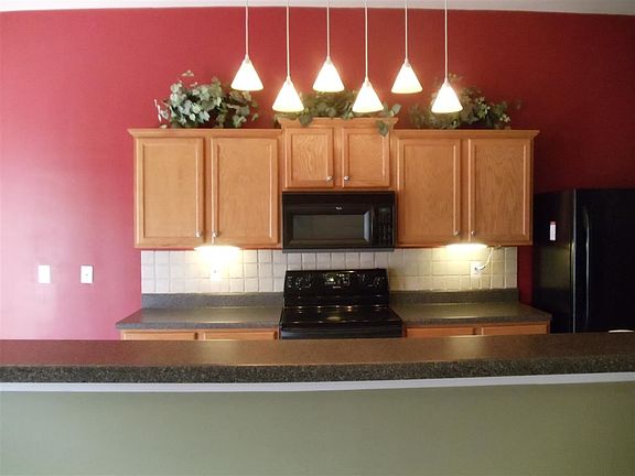 4th image of 211 Sawyer Dr