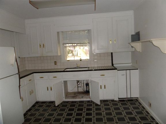 2nd image of 1934 Dellwood Dr