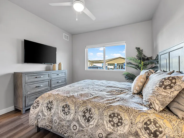 Granite Mountain Apartments — Photo 27