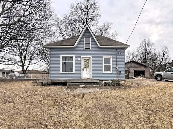 13503 140th St W, Taylor Ridge, IL 61284