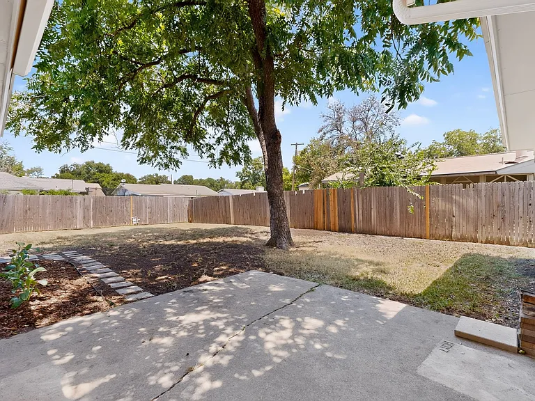 1717 Japonica Ln — Photo 32