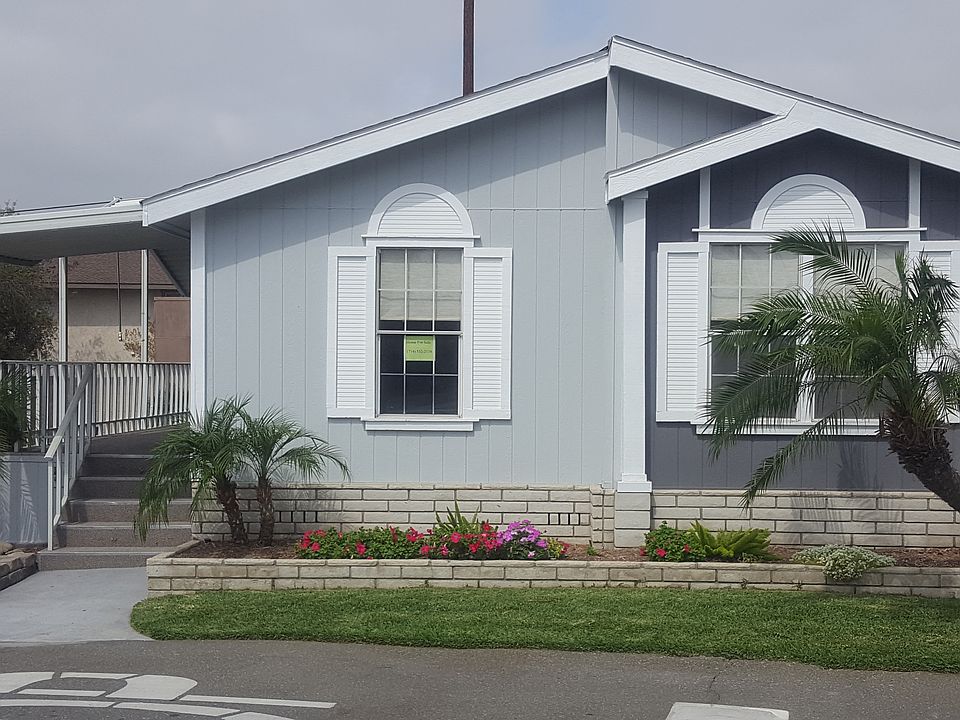 1st image of 1925 E La Veta Ave Space 1