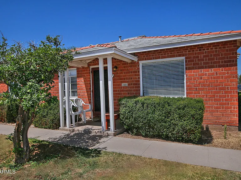 1923 W Earll Dr — Photo 6