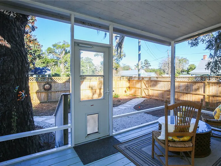 214 Clarke St — Photo 11