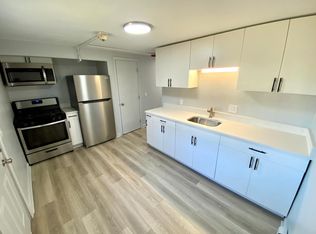 35 Lake St APT 4B, Warwick, RI 02886