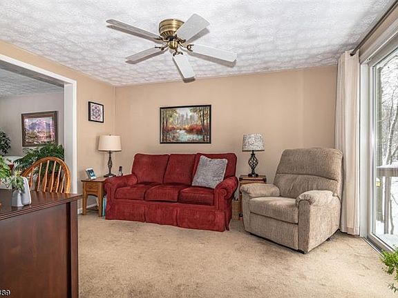 3rd image of 14 Lee Dr