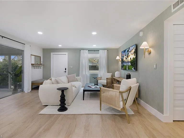 Sandpiper St — Photo 3