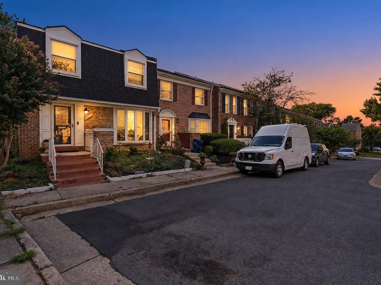 3 bed, 4.0 bath, 2172 sqft, $3,795 — Photo 2