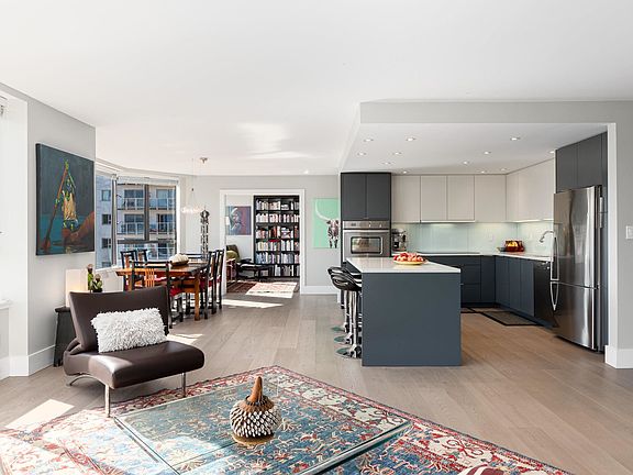 4th image of 1860 Robson St #1001