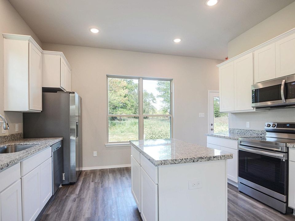 1st image of 11 Horseshoe Lake Dr W