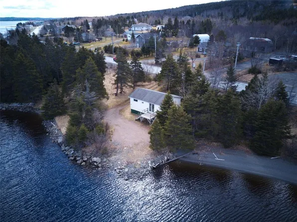 76 Main Highway, Blaketown, NL A0B1C0