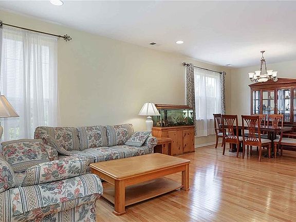 2nd image of 37 Park Knoll Dr