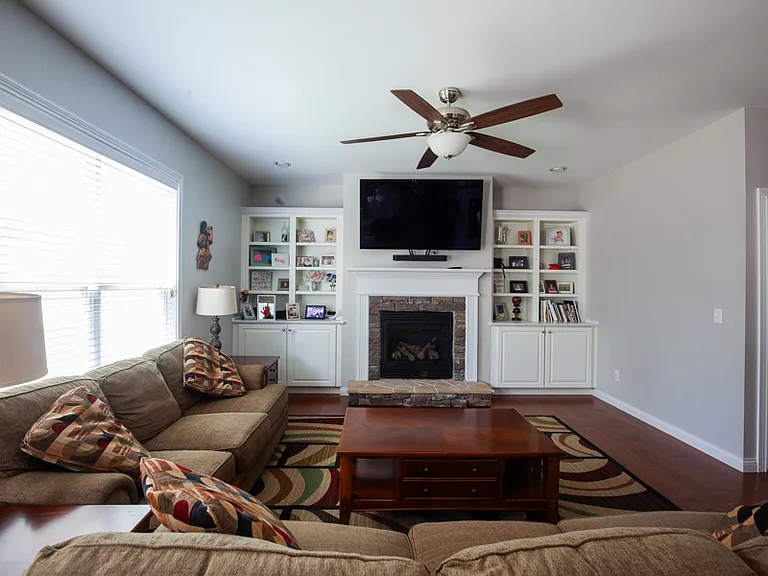 1779 Victoria Ct — Photo 6