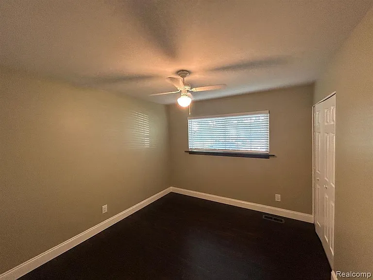 683 E Fox Hills Dr — Photo 16