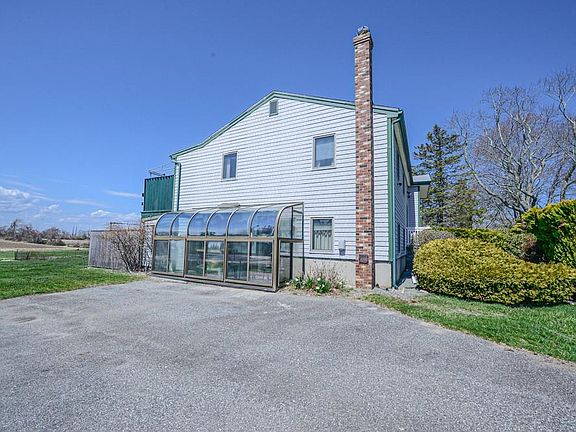 5th image of 303 Middle Rd