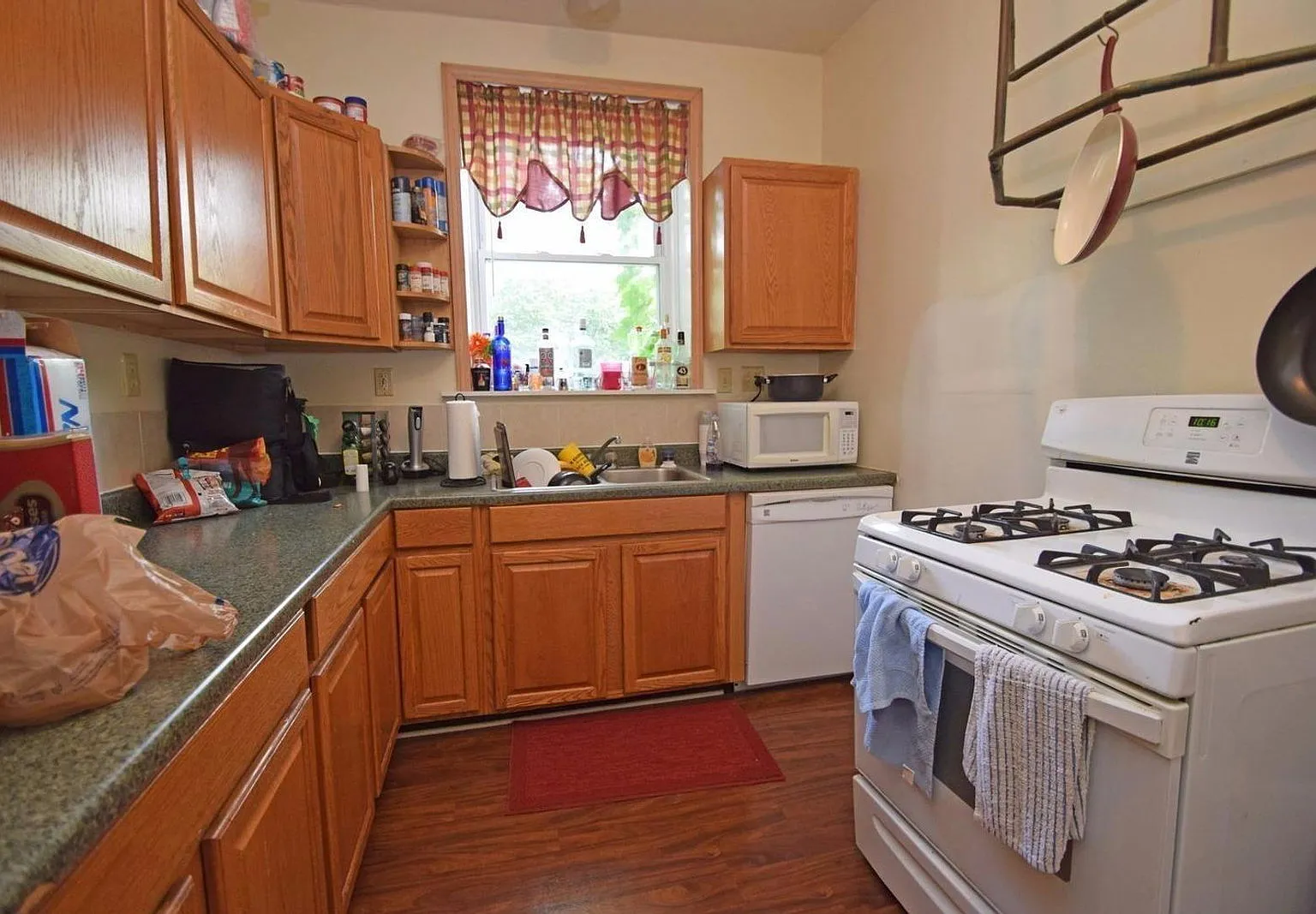 5 bed, 1.0 bath, $3,895 — Photo 3