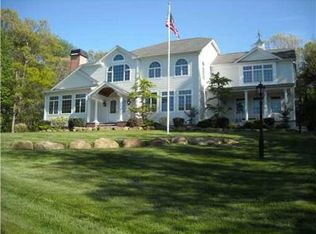 192 Holly Hills Ln, Saunderstown, RI 02874