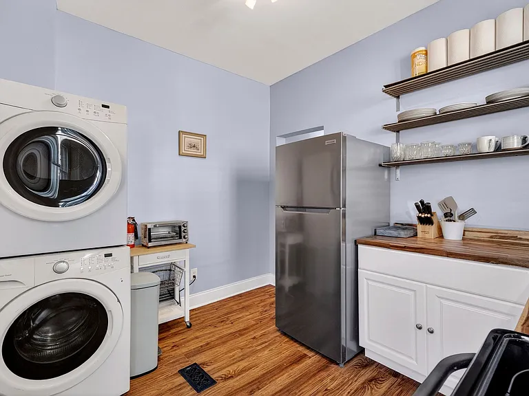 534 E Gordon Ln — Photo 12