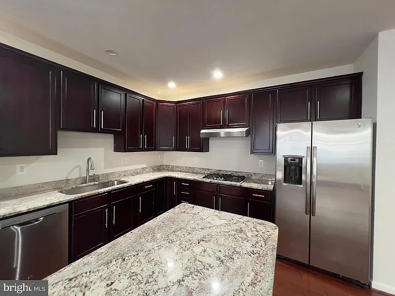 42885 Edgegrove Heights Ter — Photo 3