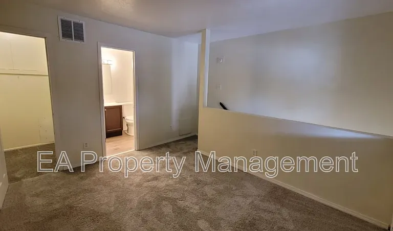 336 Grove St SE #4 — Photo 4