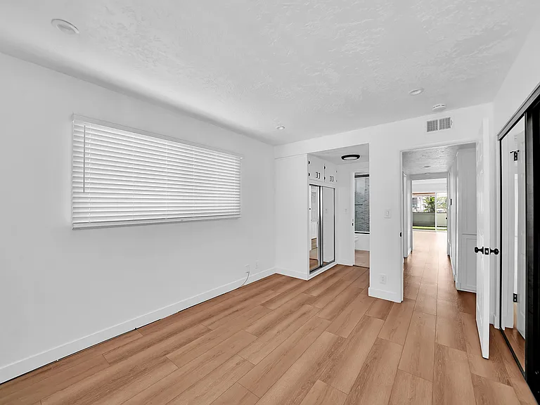 1024 W Balboa Blvd #C — Photo 4