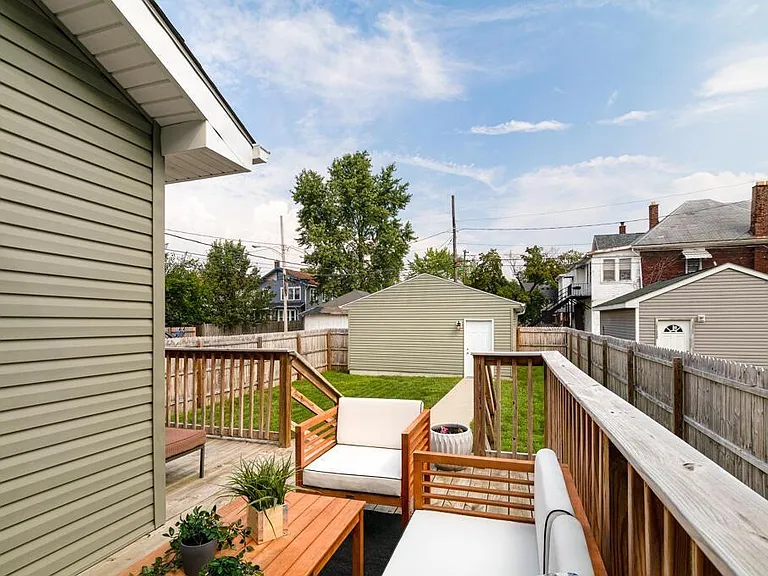 1118 E Whittier St — Photo 22