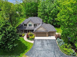 7314 Harrington Dr, Brighton, MI 48116