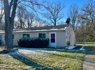 19720 Sharon Ct, Belleville, MI 48111