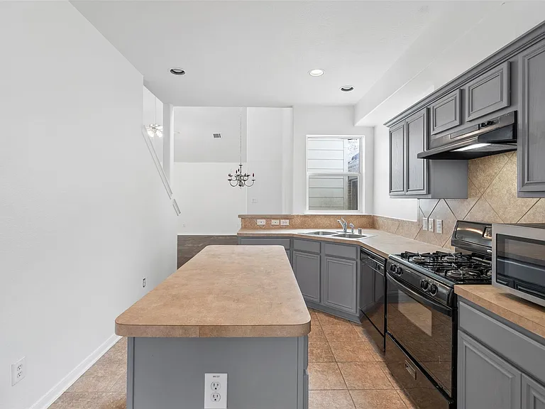 13223 Southpoint Ln — Photo 9