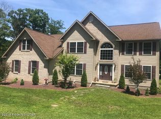 35 Fawn Ln, Mountain Top, PA 18707