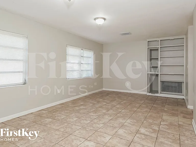 2623 New Jersey Rd — Photo 8