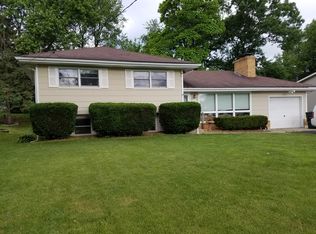310 Hazelwood Dr, Lindenhurst, IL