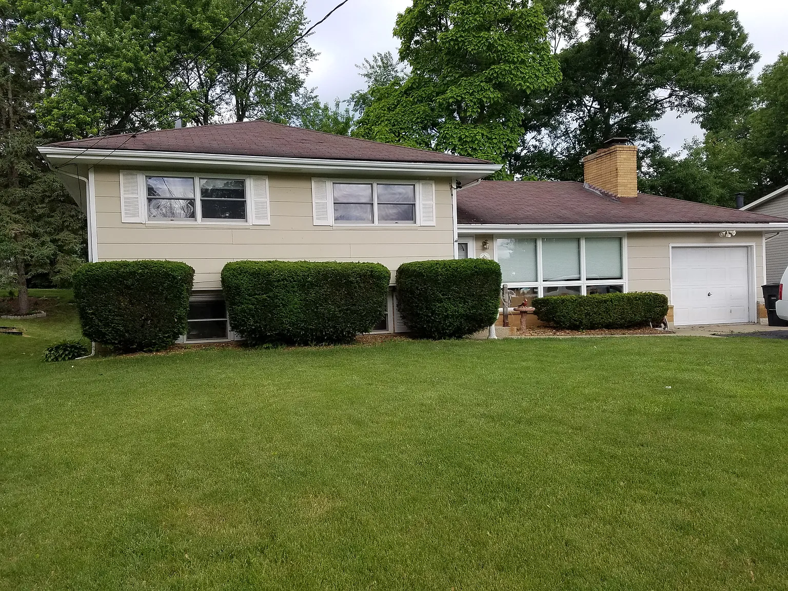 310 Hazelwood Dr photo 1