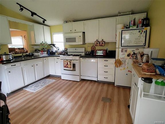 5th image of 7529 Mechanic St