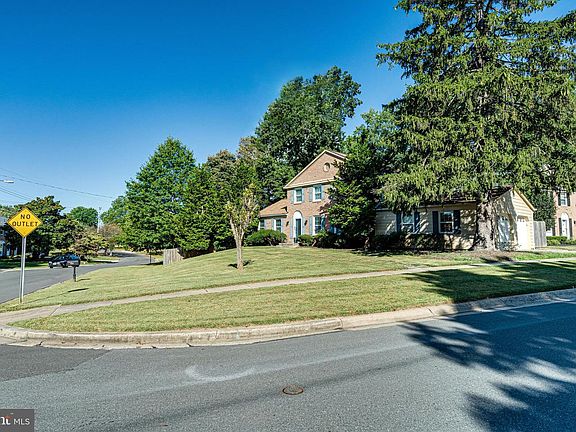 4th image of 8501 Aqueduct Rd