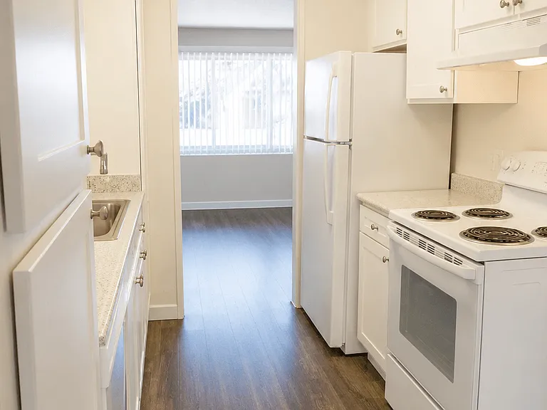 North Main Apartments — Photo 6