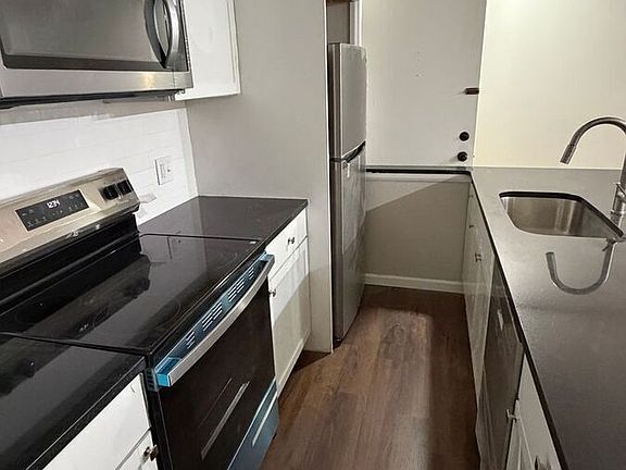 3rd image of 110 Belmont Ave APT B-3