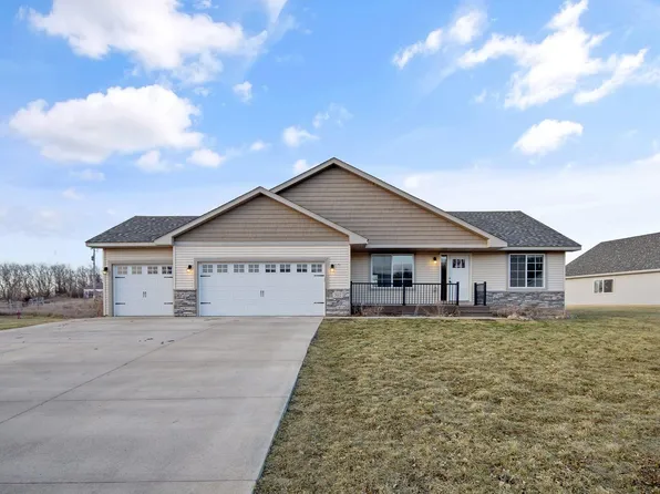 702 Hilltop Ln, Saint Croix Falls, WI 54024