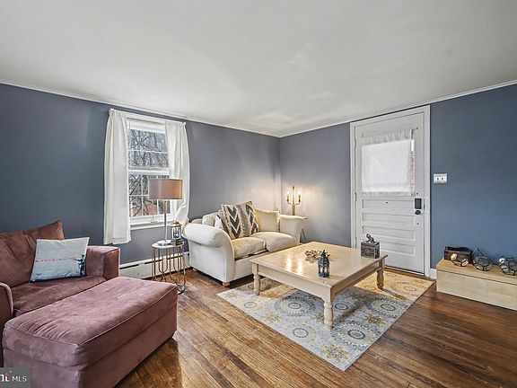 2nd image of 533 Hillcrest Pl