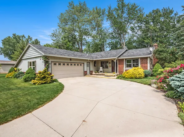 3924 Basswood Dr SW, Grandville, MI 49418