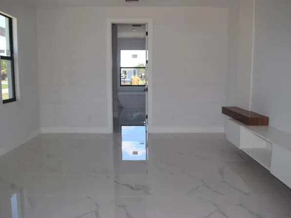 5381 NW Dell Court, Port St Lucie, FL 34986