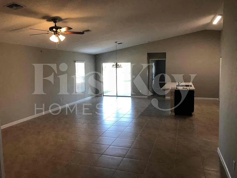 1773 SW Cannon Ave — Photo 2