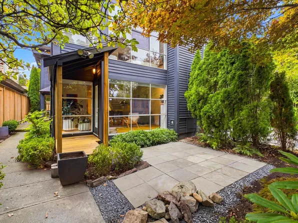 6424 Bruce St, West Vancouver, BC V7W 2G6