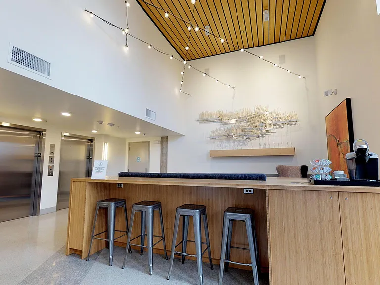 Lobby, 2 Elevators