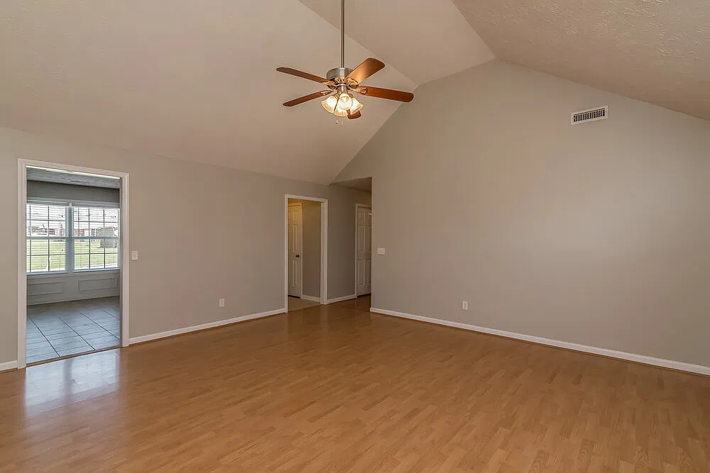 3 bed, 2.0 bath, 1235 sqft, $2,080 — Photo 4