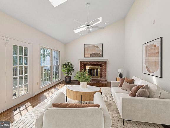 5th image of 7472 Rosewood Manor Ln