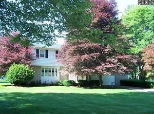 1389 Doncaster Dr, Youngstown, OH