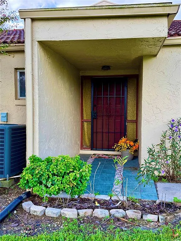 2 bed, 2.0 bath, 1404 sqft, $1,600 — Photo 2