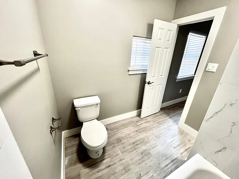 1230 Cortlandt St #1 — Photo 15