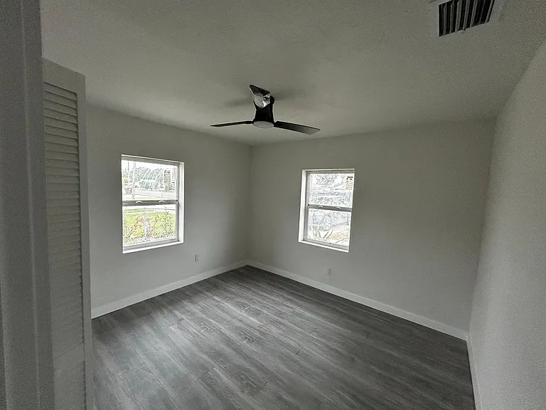 4429 SW 21st St #1 — Photo 5